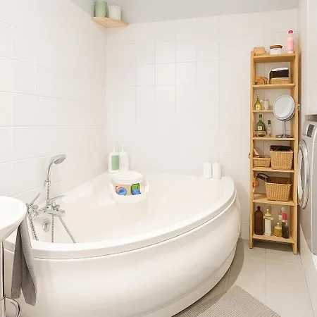 Hsh - Lovely Spacious Daru Appartement *